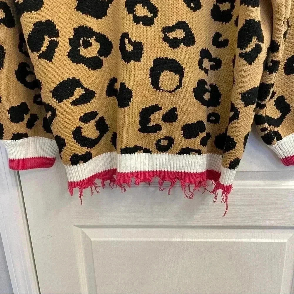 Leopard V-Neck Sweater with Fringes - Picture 3 of 10